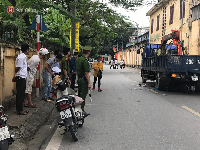 Bác sĩ trực tiếp cấp cứu nạn nhân vụ xe tải chạy lùi: 3 mẹ con đã tử vong trước khi vào viện, chúng tôi chưa từng thấy tai nạn nào thương tâm như vậy