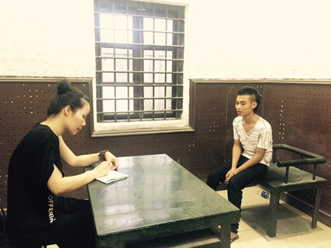 Hai gã trai đột nhập cướp tài sản còn đòi xâm hại cô giáo cũ