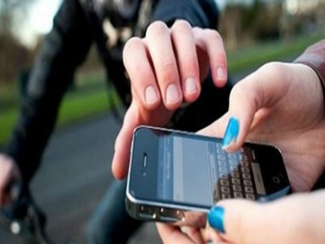 Mẹ ngã xe khi đuổi theo kẻ cướp giật làm con nhỏ tử vong