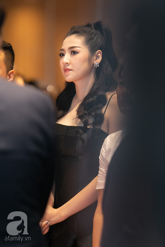 Á hậu Tú Anh lần đầu xuất hiện sau tin đồn đám cưới với bạn trai cũ Văn Mai Hương - 12 Á hậu Tú Anh lần đầu xuất hiện sau tin đồn đám cưới với bạn trai cũ Văn Mai Hương - 12