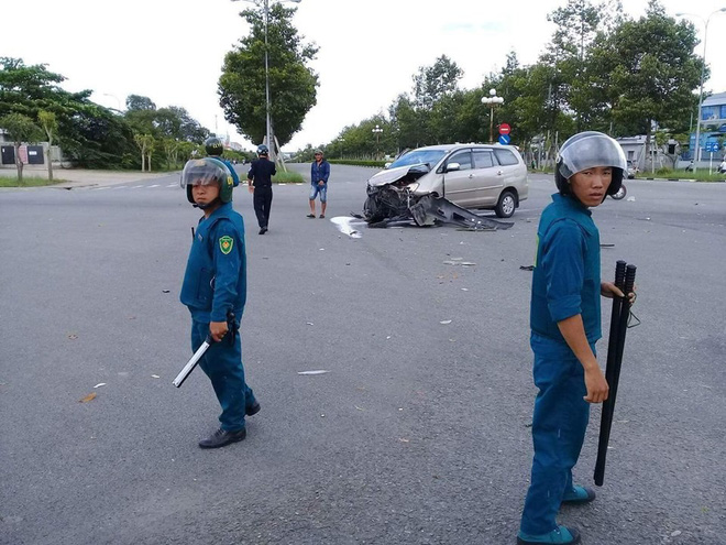 Bình Dương: Ô tô 7 chỗ tông lật xe 16 chỗ, ít nhất 6 người thương vong