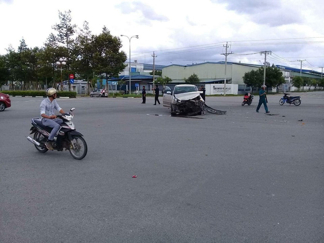 Bình Dương: Ô tô 7 chỗ tông lật xe 16 chỗ, ít nhất 6 người thương vong