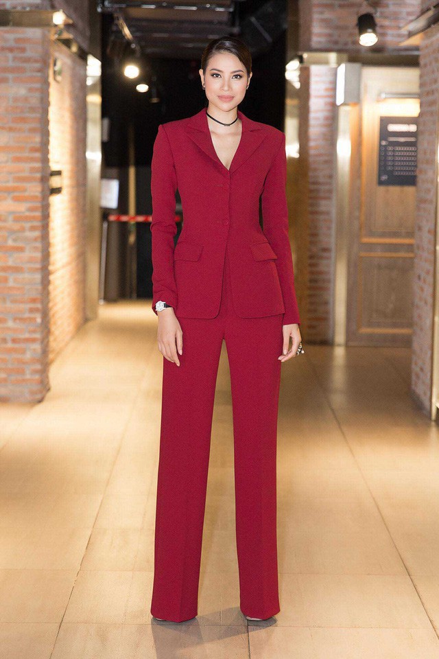 Phạm Hương tuyên bố sẽ không còn sử dụng facebook