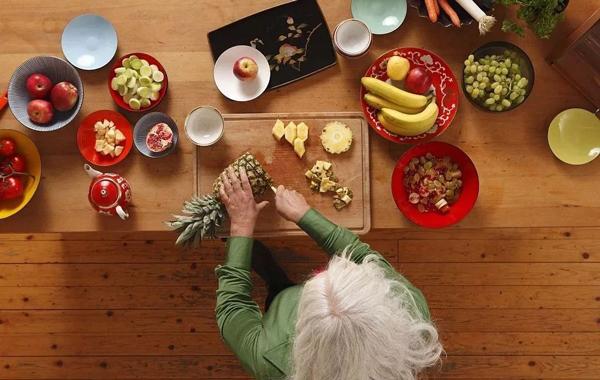 Cụ bà 'nôn thốc nôn tháo' vì ăn dứa mỗi ngày, loại quả này không phải ai cũng ăn được - 2 Cụ bà 'nôn thốc nôn tháo' vì ăn dứa mỗi ngày, loại quả này không phải ai cũng ăn được - 2