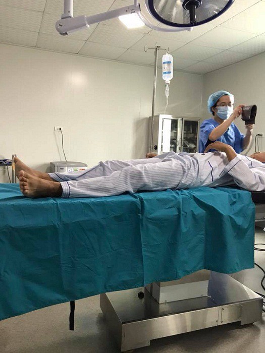 Tự tay 'lộn bao quy đầu' tại nhà: Nam thanh niên suýt hoại tử bộ phận sinh dục - 1 Tự tay 'lộn bao quy đầu' tại nhà: Nam thanh niên suýt hoại tử bộ phận sinh dục - 1