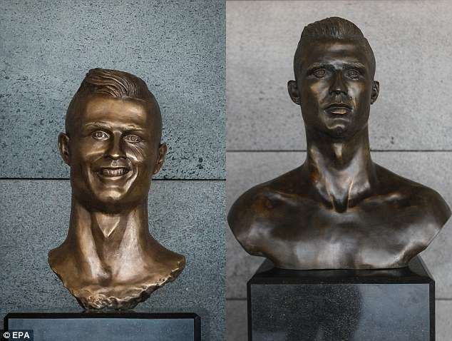 Lao ra khỏi chiếc xe buýt, Ronaldo thực hiện một cử chỉ làm 'đốn tim' hàng triệu CĐV - 4 Lao ra khỏi chiếc xe buýt, Ronaldo thực hiện một cử chỉ làm 'đốn tim' hàng triệu CĐV - 4