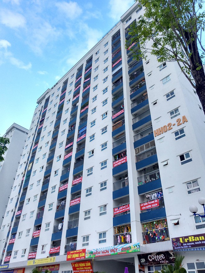 Hà Nội: 9 tòa chung cư tại khu đô thị Thanh Hà treo băng rôn đỏ rực vì hàng nghìn gia đình khốn đốn do nước bẩn - 11 Hà Nội: 9 tòa chung cư tại khu đô thị Thanh Hà treo băng rôn đỏ rực vì hàng nghìn gia đình khốn đốn do nước bẩn - 11