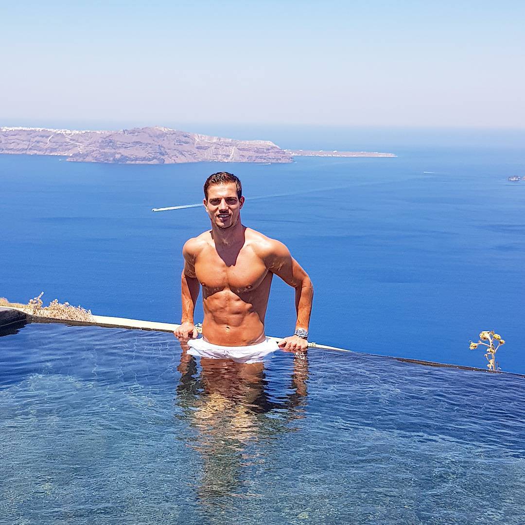 Trai đẹp tuyển Bồ Đào Nha được fan girl gọi tên không kém gì Cristiano Ronaldo