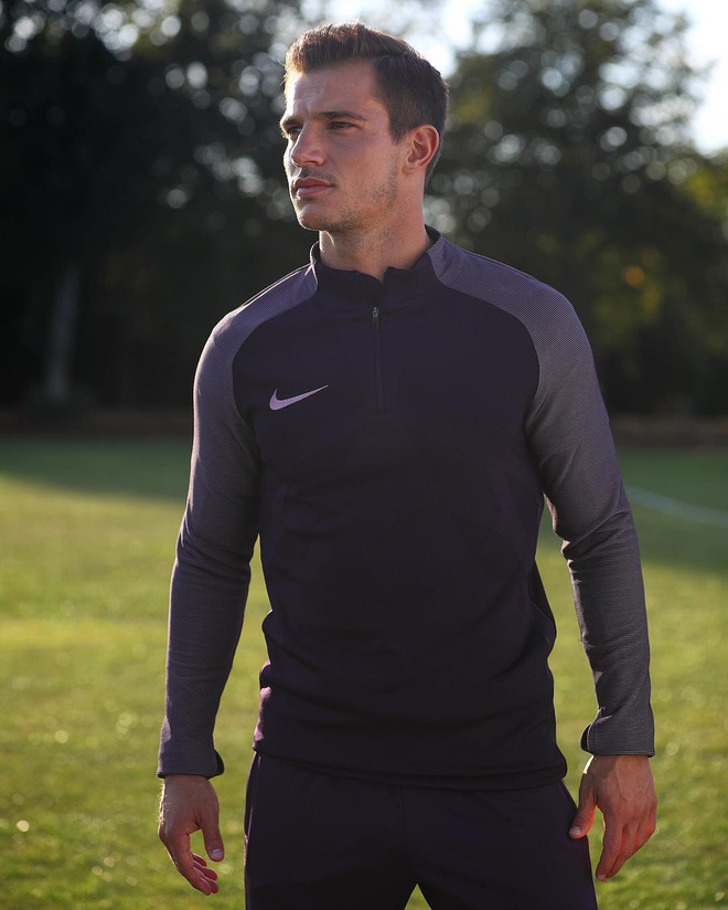 Trai đẹp tuyển Bồ Đào Nha được fan girl gọi tên không kém gì Cristiano Ronaldo