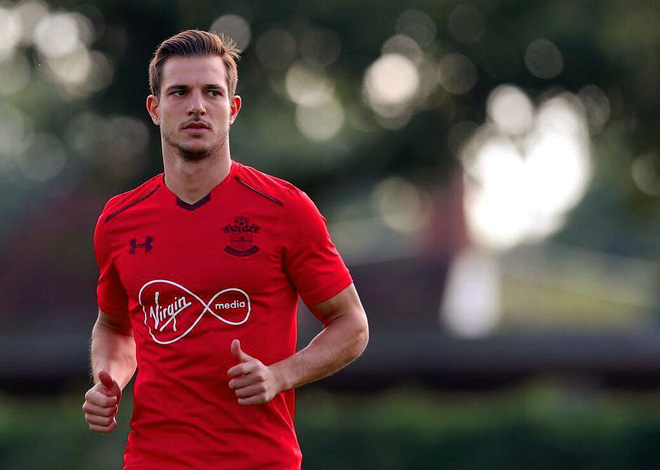 Trai đẹp tuyển Bồ Đào Nha được fan girl gọi tên không kém gì Cristiano Ronaldo