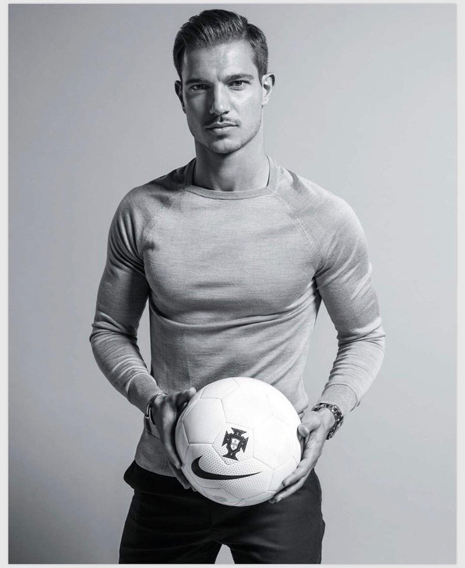 Trai đẹp tuyển Bồ Đào Nha được fan girl gọi tên không kém gì Cristiano Ronaldo