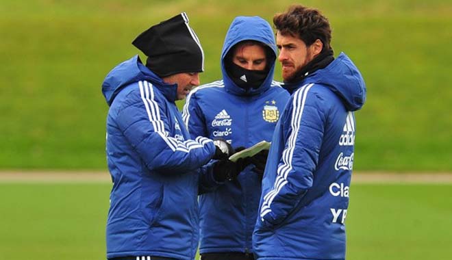 Cực sốc: Ông trùm Messi làm phản, Argentina tính sa thải HLV Sampaoli