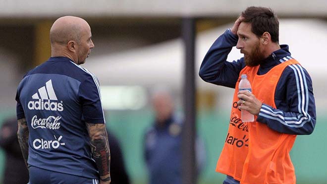 Cực sốc: Ông trùm Messi làm phản, Argentina tính sa thải HLV Sampaoli