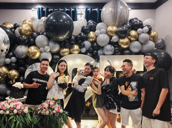 Lộ ảnh Tú Anh công khai thân mật với hôn phu sau khi tuyên bố chuyện kết hôn - 2 Lộ ảnh Tú Anh công khai thân mật với hôn phu sau khi tuyên bố chuyện kết hôn - 2