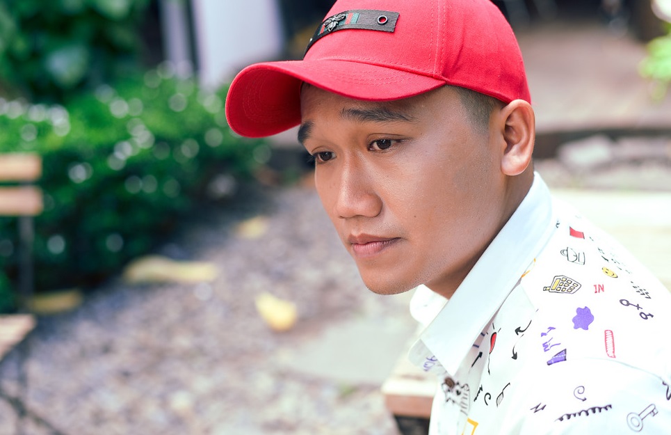 Mr Cần Trô từng bị nghệ sĩ Hồng Vân đánh trên sân khấu vì diễn hỗn - 1 Mr Cần Trô từng bị nghệ sĩ Hồng Vân đánh trên sân khấu vì diễn hỗn - 1