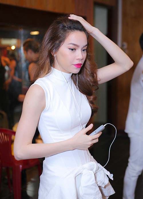 Sự cô đơn lạ lùng và nỗi sợ khi phải yêu Hồ Ngọc Hà! Sự cô đơn lạ lùng và nỗi sợ khi phải yêu Hồ Ngọc Hà!