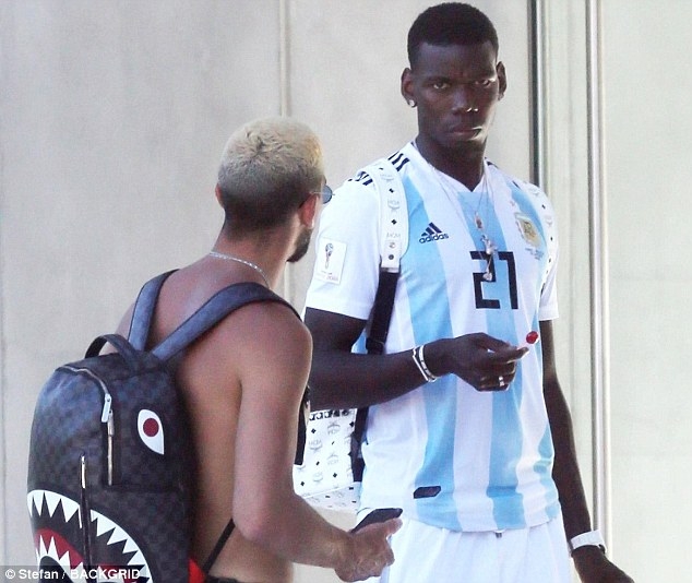 Paul Pogba gây sốc khi mặc áo tuyển Argentina nhưng thông điệp là về lại Juventus? Paul Pogba gây sốc khi mặc áo tuyển Argentina nhưng thông điệp là về lại Juventus?