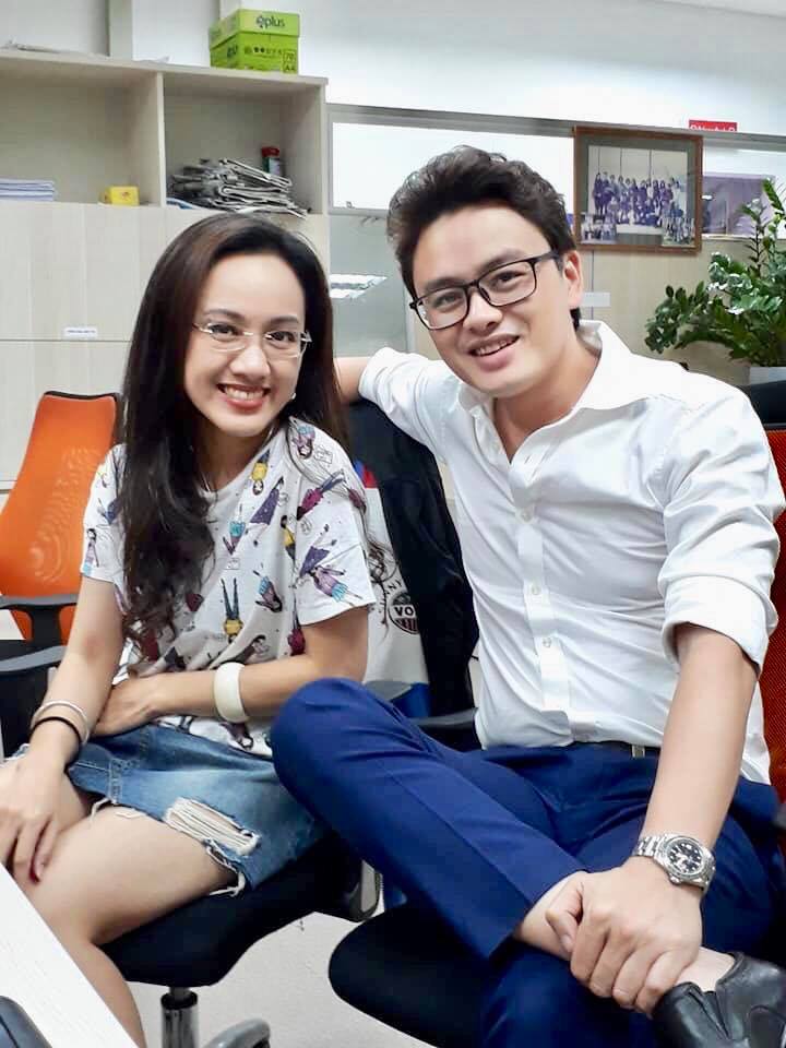 BTV Hoài Anh 'dìm hàng' BTV Hữu Bằng nhân kỷ niệm 4 năm lên sóng Thời sự 19h - 2 BTV Hoài Anh 'dìm hàng' BTV Hữu Bằng nhân kỷ niệm 4 năm lên sóng Thời sự 19h - 2