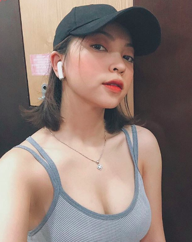 Khi hội bạn gái cầu thủ đọ dáng, ai là người quyến rũ và nóng bỏng hơn? - 13 Khi hội bạn gái cầu thủ đọ dáng, ai là người quyến rũ và nóng bỏng hơn? - 13