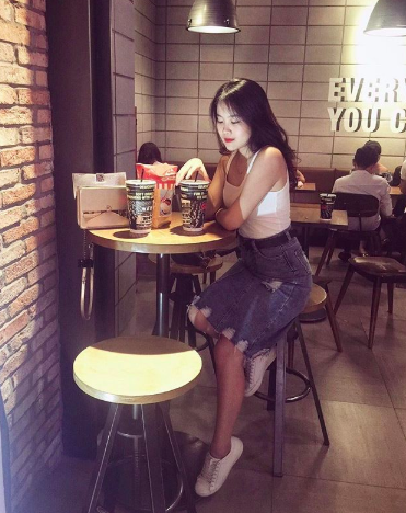 Khi hội bạn gái cầu thủ đọ dáng, ai là người quyến rũ và nóng bỏng hơn? - 15 Khi hội bạn gái cầu thủ đọ dáng, ai là người quyến rũ và nóng bỏng hơn? - 15