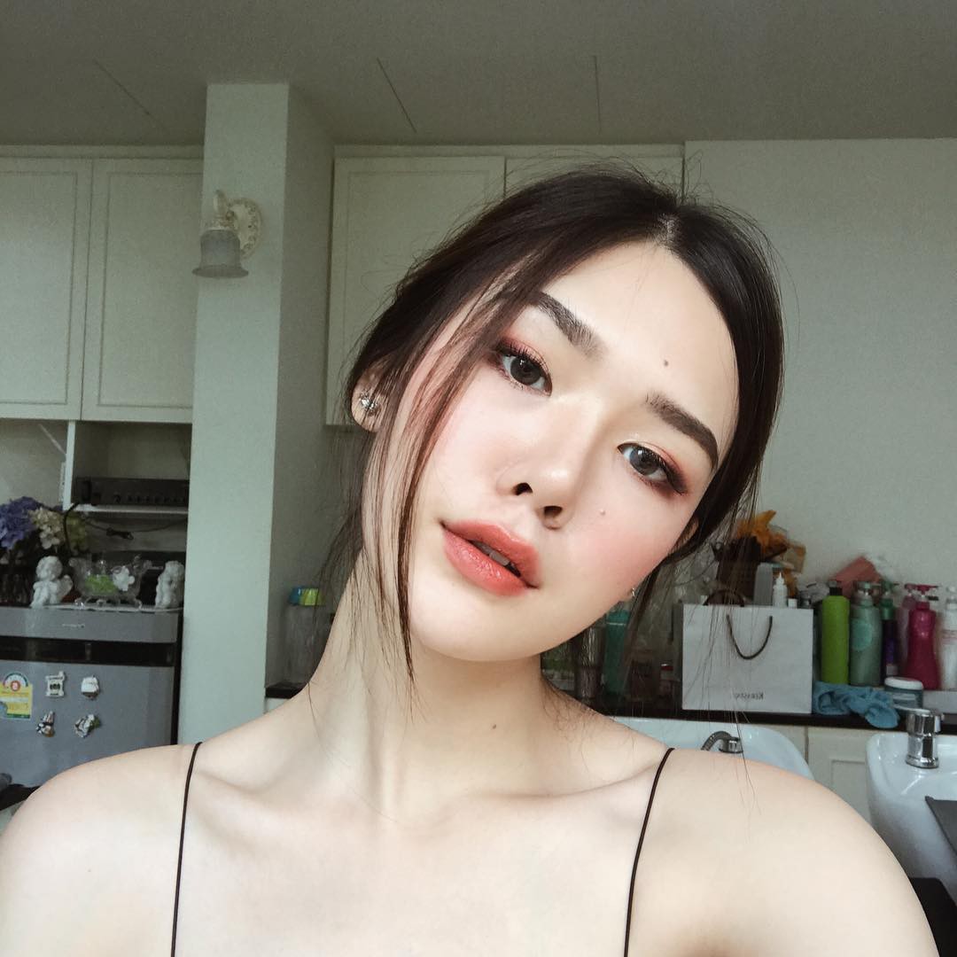 Sau tóc mái chuột gặm giờ lại đến kiểu râu gián: Nghe tên thì ghê mà khi nhìn thì nàng nào nàng ấy đều mơ màng xinh hết nấc - 3 Sau tóc mái chuột gặm giờ lại đến kiểu râu gián: Nghe tên thì ghê mà khi nhìn thì nàng nào nàng ấy đều mơ màng xinh hết nấc - 3