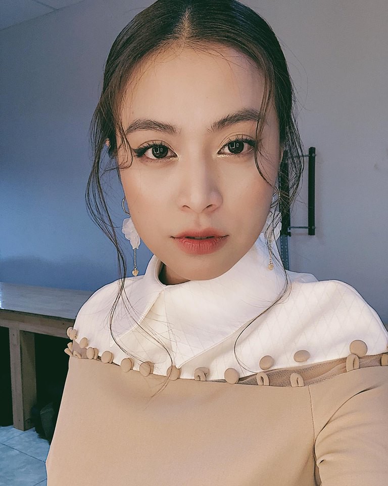 Sau tóc mái chuột gặm giờ lại đến kiểu râu gián: Nghe tên thì ghê mà khi nhìn thì nàng nào nàng ấy đều mơ màng xinh hết nấc - 5 Sau tóc mái chuột gặm giờ lại đến kiểu râu gián: Nghe tên thì ghê mà khi nhìn thì nàng nào nàng ấy đều mơ màng xinh hết nấc - 5