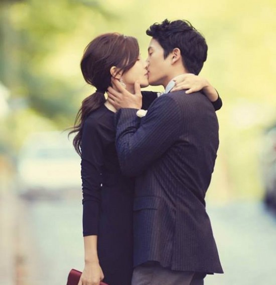 Hãy như Ji Sung: Dẹp hết sĩ diện lẫn tự ái, kiên trì đeo bám quyết lấy bằng được nàng Hoa hậu Lee Bo Young - 3 Hãy như Ji Sung: Dẹp hết sĩ diện lẫn tự ái, kiên trì đeo bám quyết lấy bằng được nàng Hoa hậu Lee Bo Young - 3
