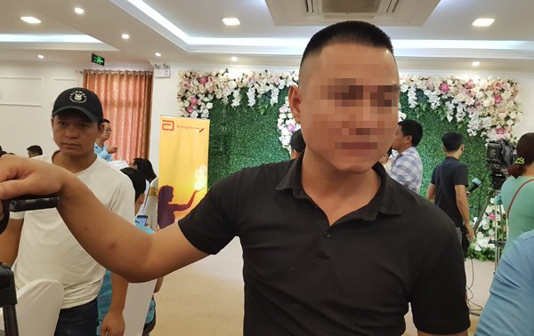 Nam thanh niên mắc quai bị, bác sĩ phải dùng kính hiển vi bắt từng tinh trùng Nam thanh niên mắc quai bị, bác sĩ phải dùng kính hiển vi bắt từng tinh trùng
