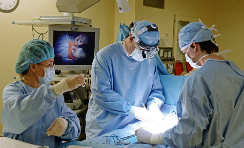 Chữa sùi mào gà bằng phương pháp đốt laser Chữa sùi mào gà bằng phương pháp đốt laser
