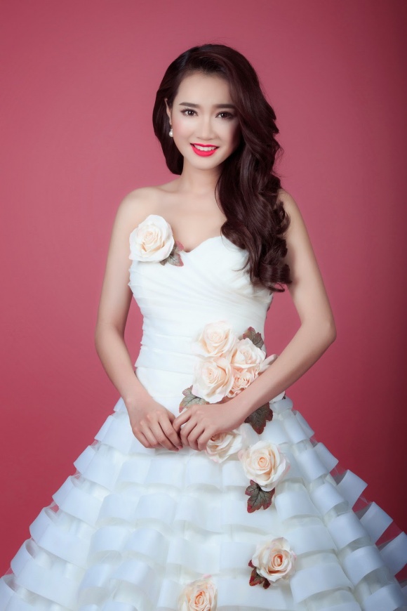 Váy cưới của Nhã Phương chính thức lộ diện, điệu đà như váy công chúa và mất 20 ngày để thực hiện Váy cưới của Nhã Phương chính thức lộ diện, điệu đà như váy công chúa và mất 20 ngày để thực hiện