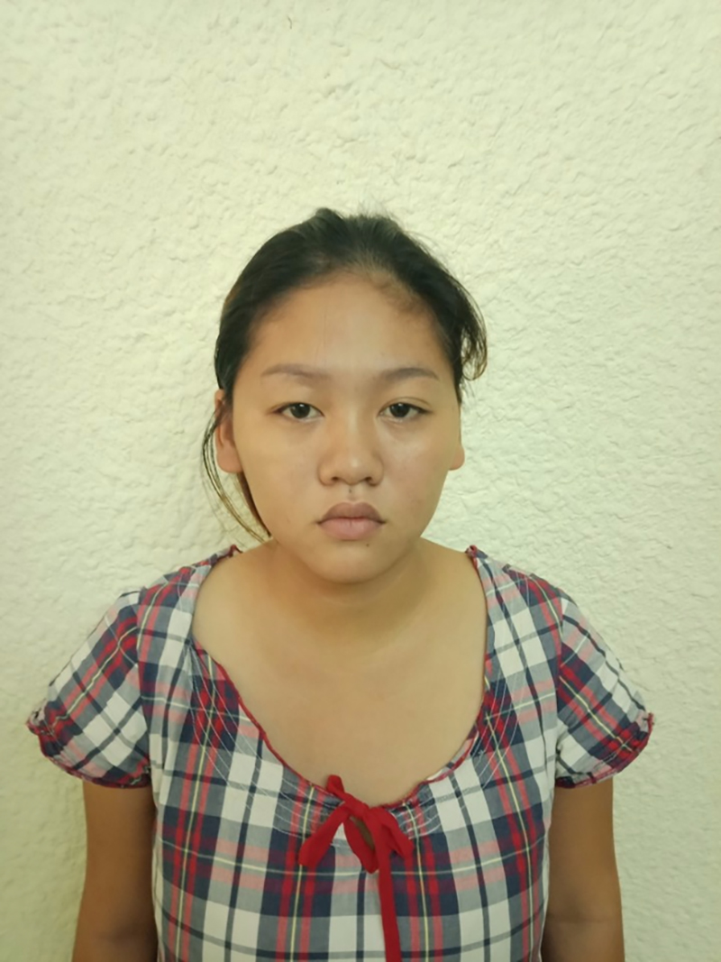 Hà Nội: Tóm gọn 2 phụ nữ dàn cảnh để móc trộm khách du lịch ở bờ hồ Hoàn Kiếm - 1 Hà Nội: Tóm gọn 2 phụ nữ dàn cảnh để móc trộm khách du lịch ở bờ hồ Hoàn Kiếm - 1