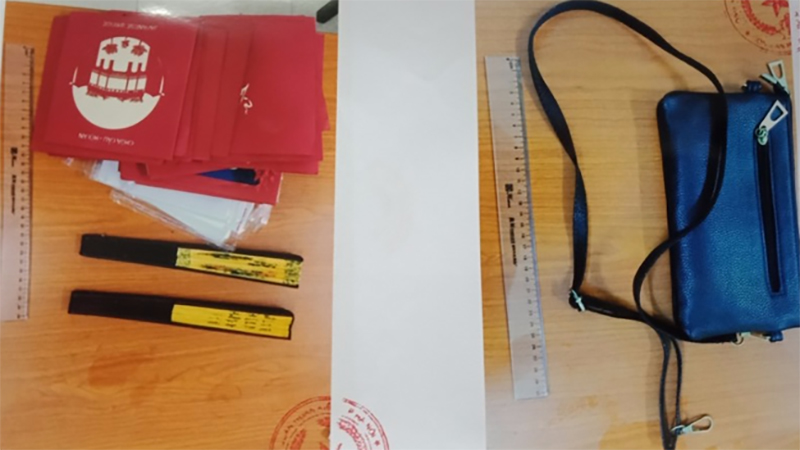 Hà Nội: Tóm gọn 2 phụ nữ dàn cảnh để móc trộm khách du lịch ở bờ hồ Hoàn Kiếm - 2 Hà Nội: Tóm gọn 2 phụ nữ dàn cảnh để móc trộm khách du lịch ở bờ hồ Hoàn Kiếm - 2