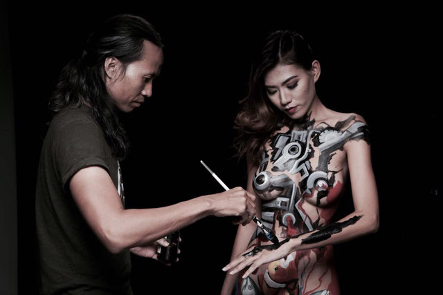 Họa sỹ Ngô Lực được minh oan 'hiếp dâm' mẫu nude: Camera khách sạn ghi cảnh... ra về vui vẻ - 1 Họa sỹ Ngô Lực được minh oan 'hiếp dâm' mẫu nude: Camera khách sạn ghi cảnh... ra về vui vẻ - 1