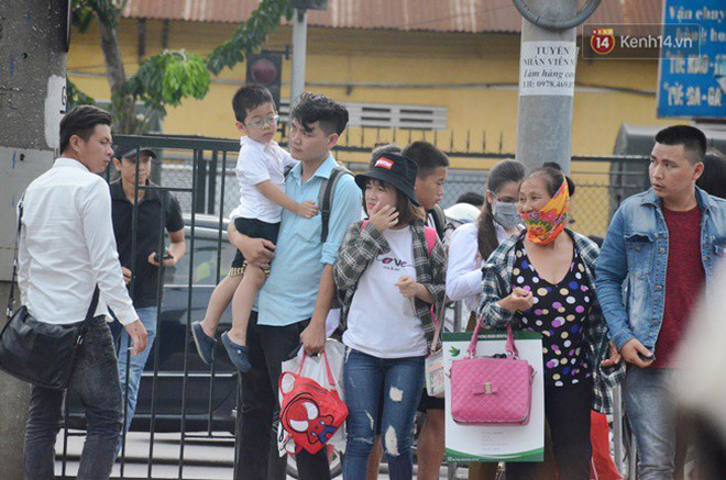 Ngày làm việc cuối cùng trước kỳ nghỉ 2/9: Hàng nghìn người chen chúc tại bến xe, cửa ngõ kẹt cứng - 7 Ngày làm việc cuối cùng trước kỳ nghỉ 2/9: Hàng nghìn người chen chúc tại bến xe, cửa ngõ kẹt cứng - 7