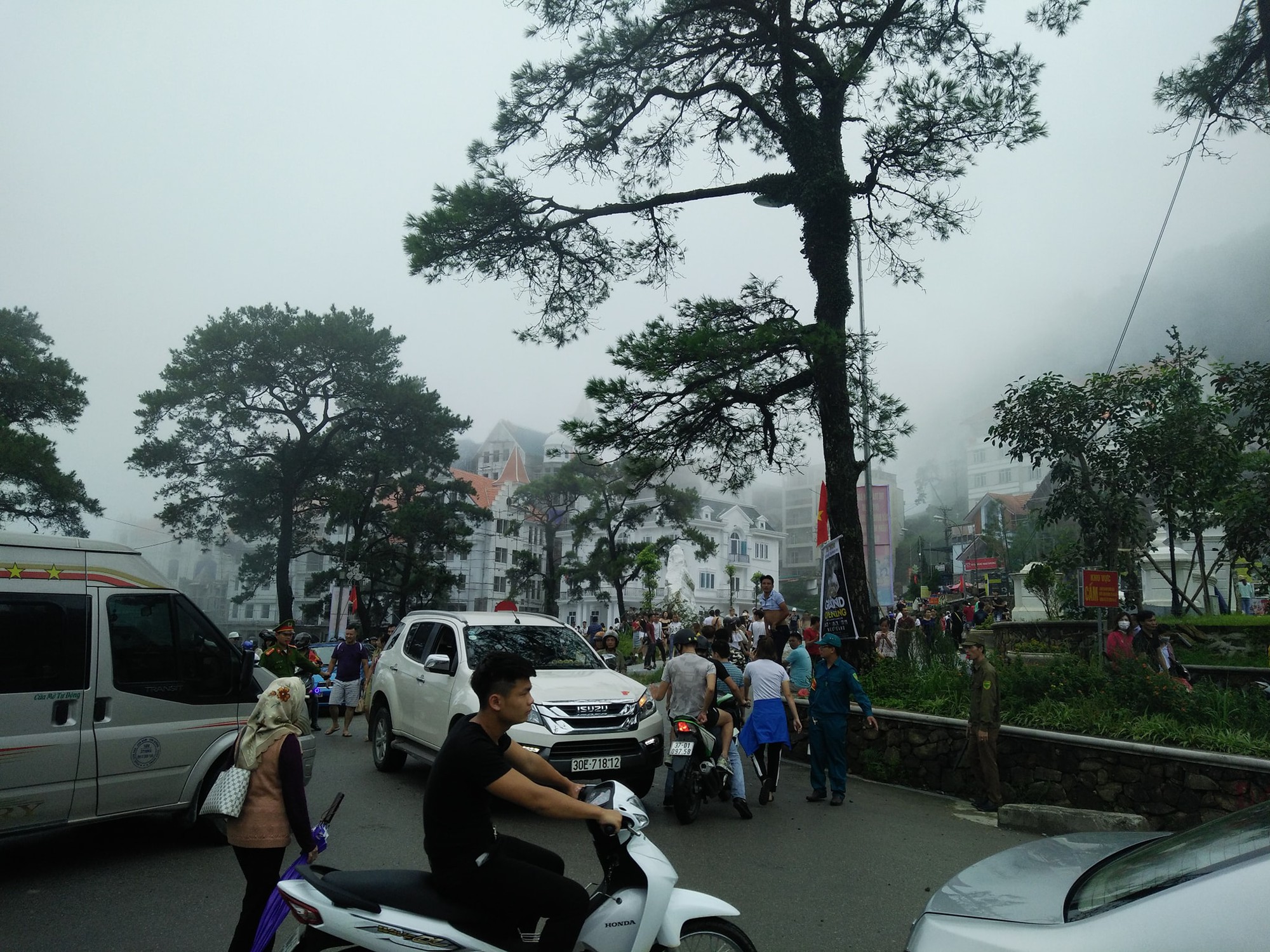 Đường lên Tam Đảo và Mộc Châu kẹt cứng ngày lễ, nhiều phượt thủ muốn quay về cũng bó tay - 3 Đường lên Tam Đảo và Mộc Châu kẹt cứng ngày lễ, nhiều phượt thủ muốn quay về cũng bó tay - 3