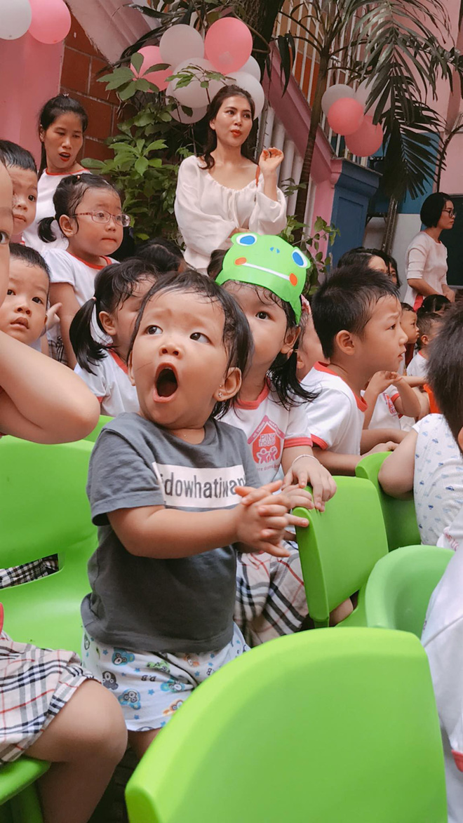 Chùm ảnh: Giọt nước mắt bỡ ngỡ và những biểu cảm khó đỡ của các em nhỏ trong ngày khai giảng Chùm ảnh: Giọt nước mắt bỡ ngỡ và những biểu cảm khó đỡ của các em nhỏ trong ngày khai giảng