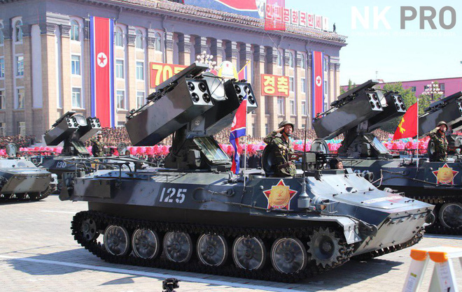 Những hình ảnh đầu tiên trong lễ duyệt binh quân sự hoành tráng của Triều Tiên - 14 Những hình ảnh đầu tiên trong lễ duyệt binh quân sự hoành tráng của Triều Tiên - 14