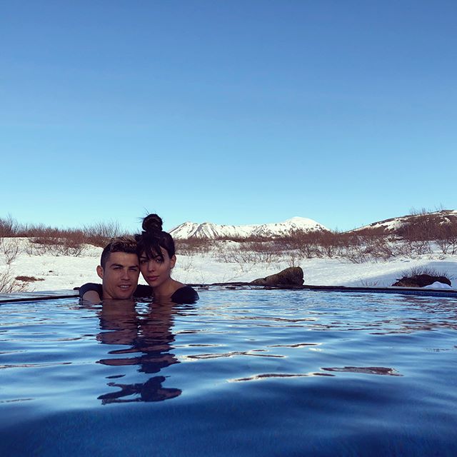'Vợ hờ' của CR7 liên tục mặc bikini bé xíu, cạnh tranh độ gợi cảm với Irina Shayk - 8 'Vợ hờ' của CR7 liên tục mặc bikini bé xíu, cạnh tranh độ gợi cảm với Irina Shayk - 8