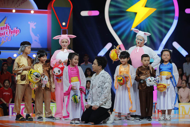 Nhanh Như Chớp Nhí tập 7: 'Chặt chém' chưa đủ, Đại Nghĩa ném giày vào Trấn Thành vì... không chấp nhận thua Nhanh Như Chớp Nhí tập 7: 'Chặt chém' chưa đủ, Đại Nghĩa ném giày vào Trấn Thành vì... không chấp nhận thua