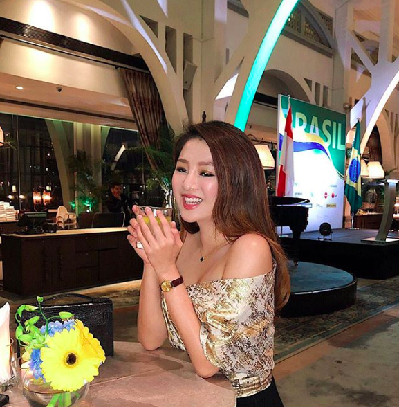 Thần thái đỉnh cao của nữ giám đốc Singapore giúp cô nổi bật trong hội Rich Kid châu Á Thần thái đỉnh cao của nữ giám đốc Singapore giúp cô nổi bật trong hội Rich Kid châu Á