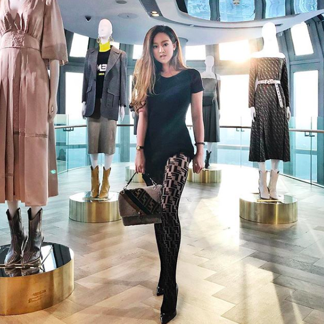 Thần thái đỉnh cao của nữ giám đốc Singapore giúp cô nổi bật trong hội Rich Kid châu Á - 15 Thần thái đỉnh cao của nữ giám đốc Singapore giúp cô nổi bật trong hội Rich Kid châu Á - 15