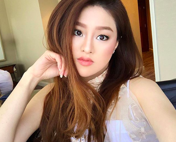 Thần thái đỉnh cao của nữ giám đốc Singapore giúp cô nổi bật trong hội Rich Kid châu Á - 23 Thần thái đỉnh cao của nữ giám đốc Singapore giúp cô nổi bật trong hội Rich Kid châu Á - 23