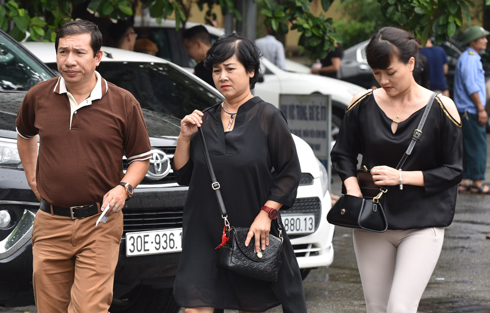 Nghệ sĩ tiễn đưa 'ông trùm' phim hài Tết về nơi an nghỉ cuối cùng - 6 Nghệ sĩ tiễn đưa 'ông trùm' phim hài Tết về nơi an nghỉ cuối cùng - 6