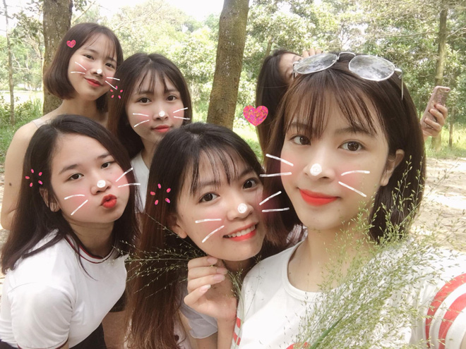 Hội gái xinh biến KTX quốc phòng thành studio 'sống ảo' không thể chất hơn - 14 Hội gái xinh biến KTX quốc phòng thành studio 'sống ảo' không thể chất hơn - 14