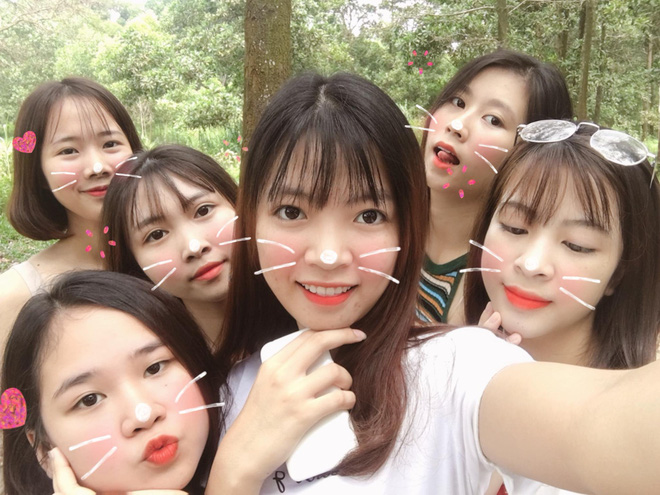 Hội gái xinh biến KTX quốc phòng thành studio 'sống ảo' không thể chất hơn - 15 Hội gái xinh biến KTX quốc phòng thành studio 'sống ảo' không thể chất hơn - 15