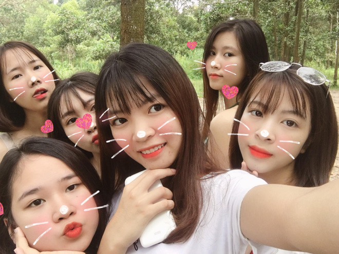 Hội gái xinh biến KTX quốc phòng thành studio 'sống ảo' không thể chất hơn - 16 Hội gái xinh biến KTX quốc phòng thành studio 'sống ảo' không thể chất hơn - 16