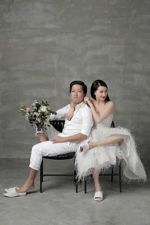 Trọn bộ ảnh cưới của Trường Giang - Nhã Phương: Hài hước với dép tổ ong - 6 Trọn bộ ảnh cưới của Trường Giang - Nhã Phương: Hài hước với dép tổ ong - 6