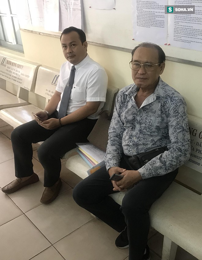 Duy Phương bật khóc tại tòa án trong phiên hòa giải vụ kiện 'Sau ánh hào quang' Duy Phương bật khóc tại tòa án trong phiên hòa giải vụ kiện 'Sau ánh hào quang'
