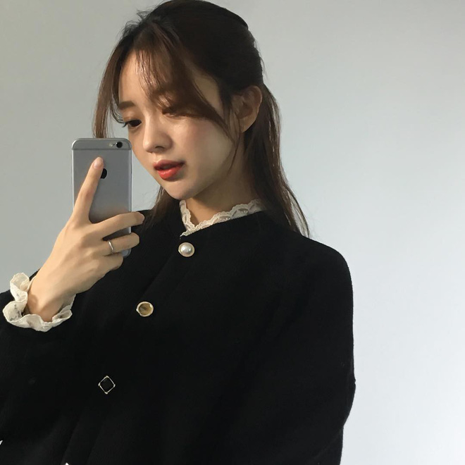 Ngày mưa nếu không muốn xõa tóc vướng víu thì đây là 4 kiểu đẹp nhất, dễ thực hiện nhất bạn có thể thử - 18 Ngày mưa nếu không muốn xõa tóc vướng víu thì đây là 4 kiểu đẹp nhất, dễ thực hiện nhất bạn có thể thử - 18