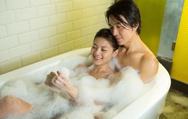 6 mẹo nhỏ ít người biết về chuyện gối chăn để biến anh chàng khô như ngói lại 'mê bạn như điếu đổ' - 1 6 mẹo nhỏ ít người biết về chuyện gối chăn để biến anh chàng khô như ngói lại 'mê bạn như điếu đổ' - 1